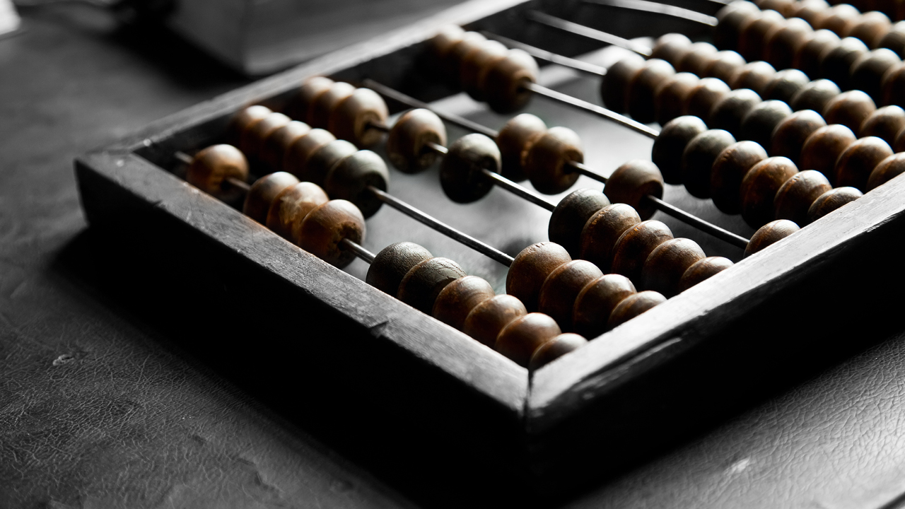 An abacus on table; image used for HSBC Australia Flexi Saver Account page.